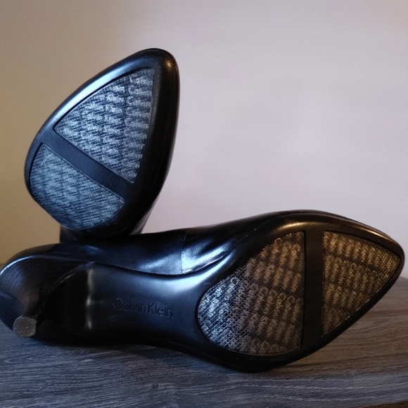 Calvin Klein black heels Size 10 - Picture 3 of 4